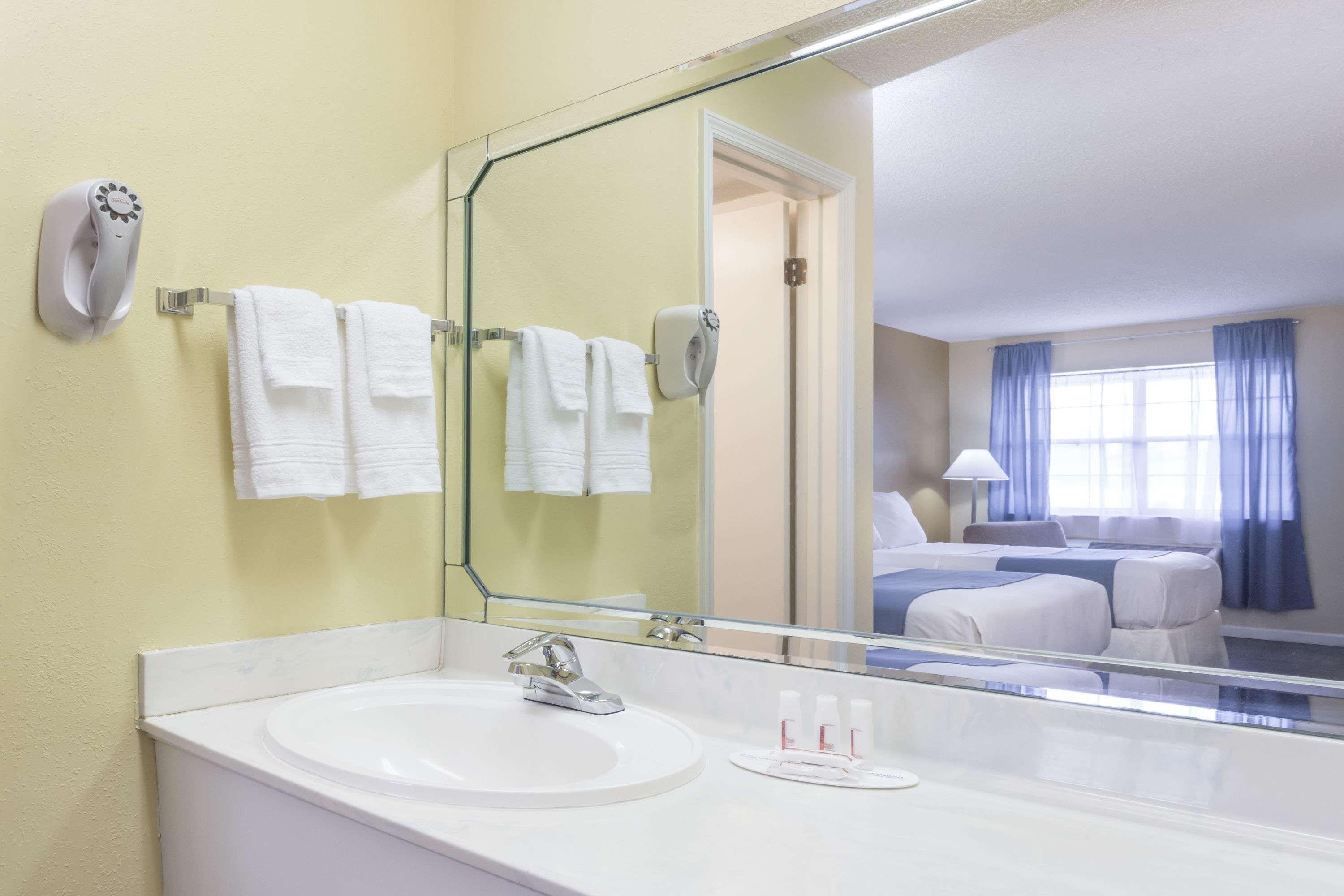 Days Inn By Wyndham Madison Exteriér fotografie