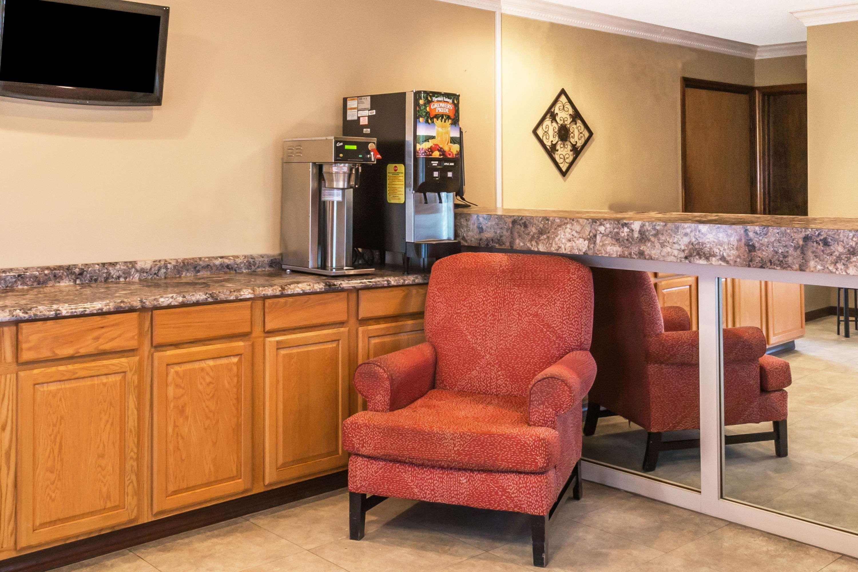 Days Inn By Wyndham Madison Exteriér fotografie