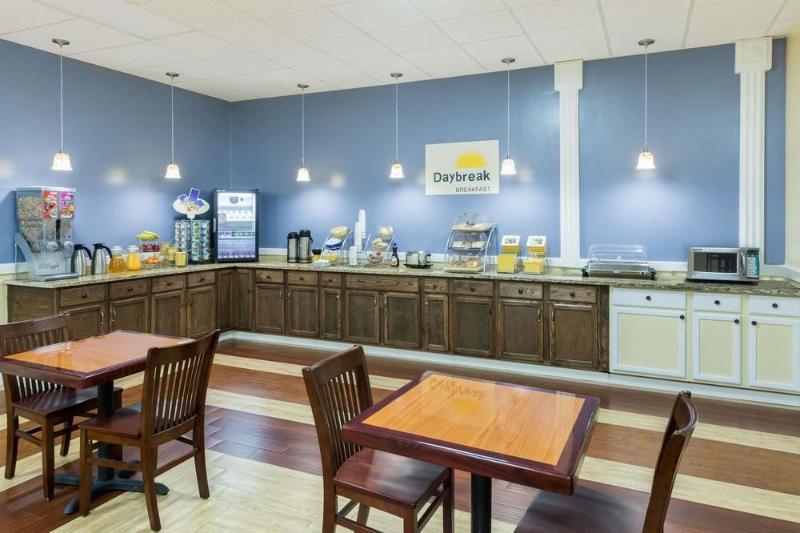 Days Inn By Wyndham Madison Exteriér fotografie